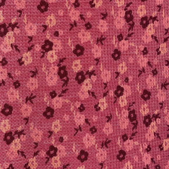 American Eagle Berry Pink Lettuce Trim Floral Top NWOT - Picture 8 of 10